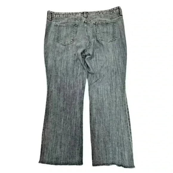 Gap Women's Light Wash Raw Hem Mid-Rise Straight Leg Jeans SIZE-18R - Picture 4 of 5